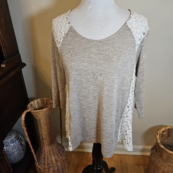 UMGEE pullover sweater with crochet accents size med. - Picture 2 of 7